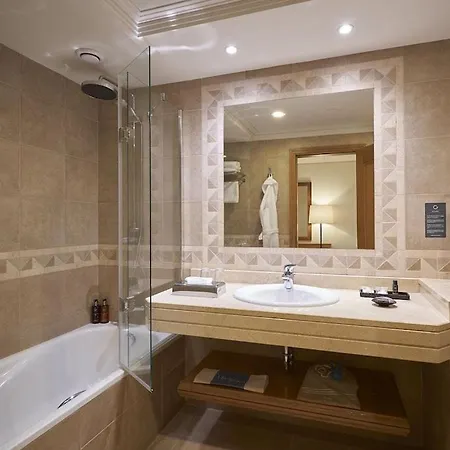 Two Bed Sea View Garden - Peaceful Luxury Apartment *